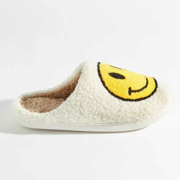 NEW| Women’s Smiley Face Soft Plush Fluffy Comfy Slippers - Picture 7 of 7